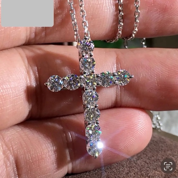 Men’s Cross Pendant 55 Moissanite 925 Sterling Silver with Chain